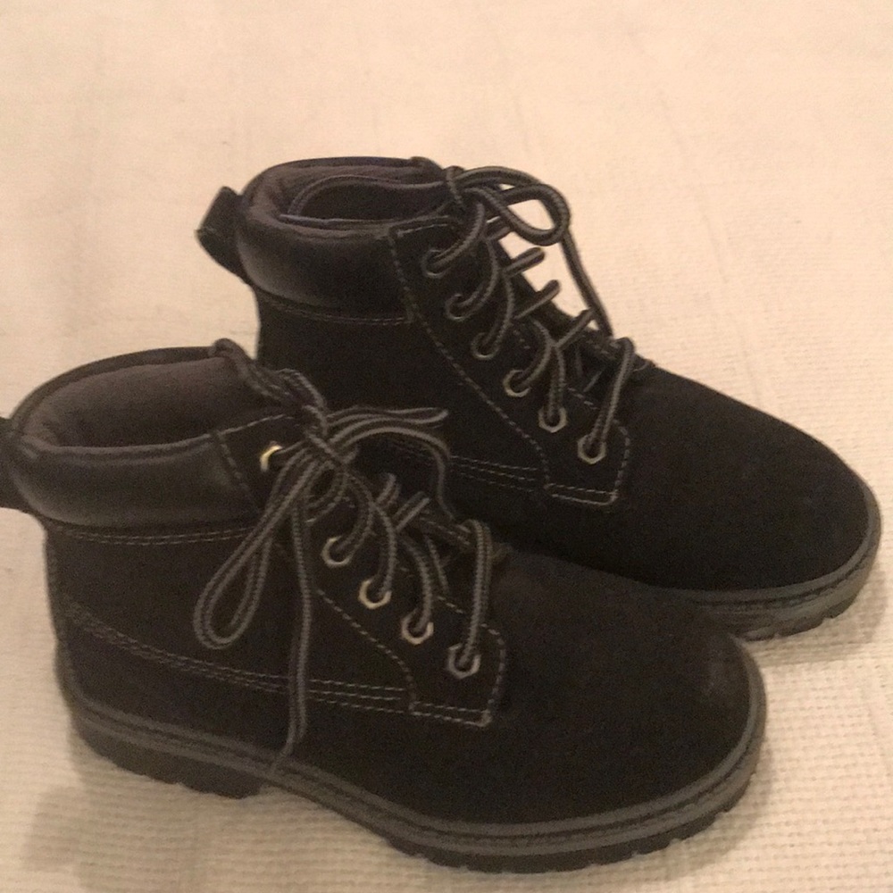 Kids laced up boots